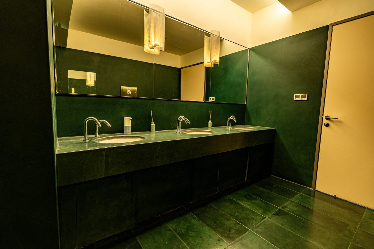 Bloomarket — JIALAN retail · green interiors concrete project