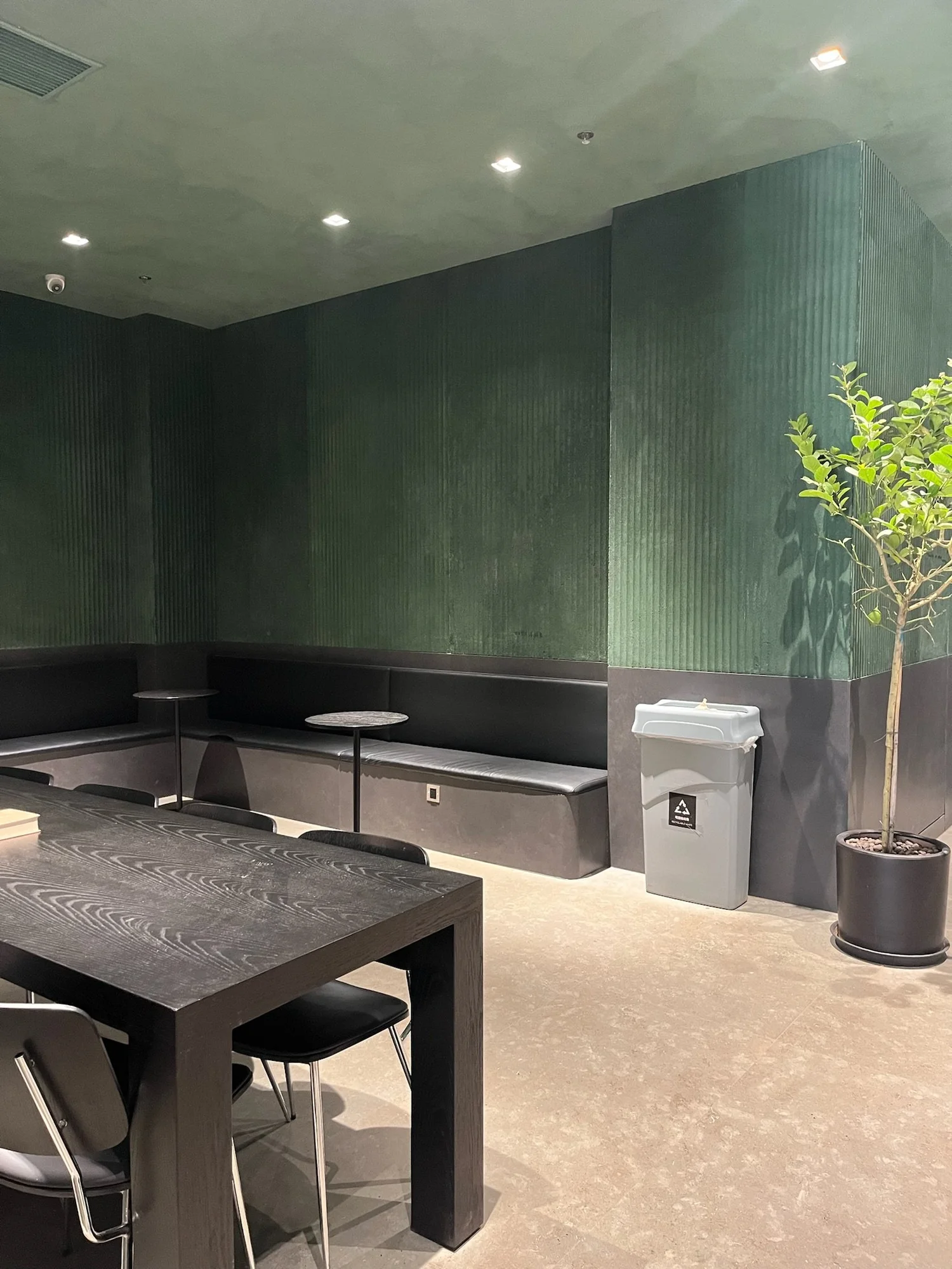 Coffee Chain Store — JIALAN project concrete project (view 3)